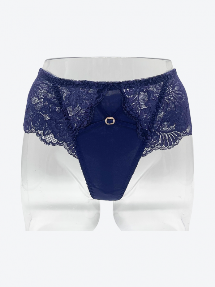 Stringi z ozdobnymi paskami